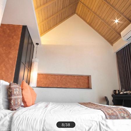 Tapae Gate Villa Chiang Mai Bagian luar foto