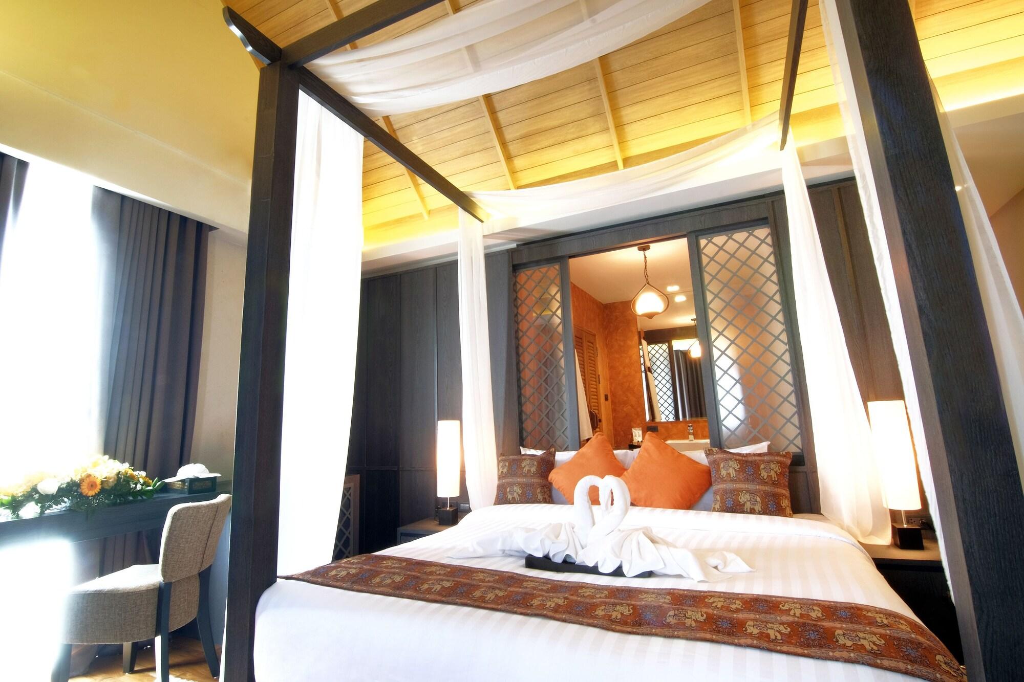 Tapae Gate Villa Chiang Mai Bagian luar foto