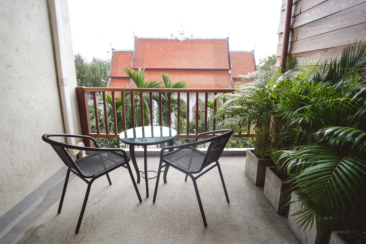 Tapae Gate Villa Chiang Mai Bagian luar foto