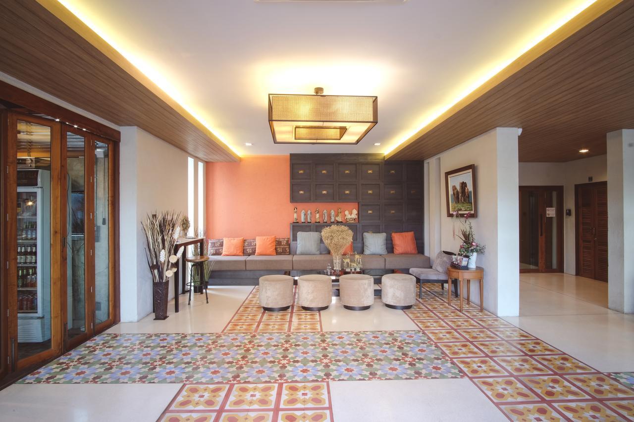 Tapae Gate Villa Chiang Mai Bagian luar foto