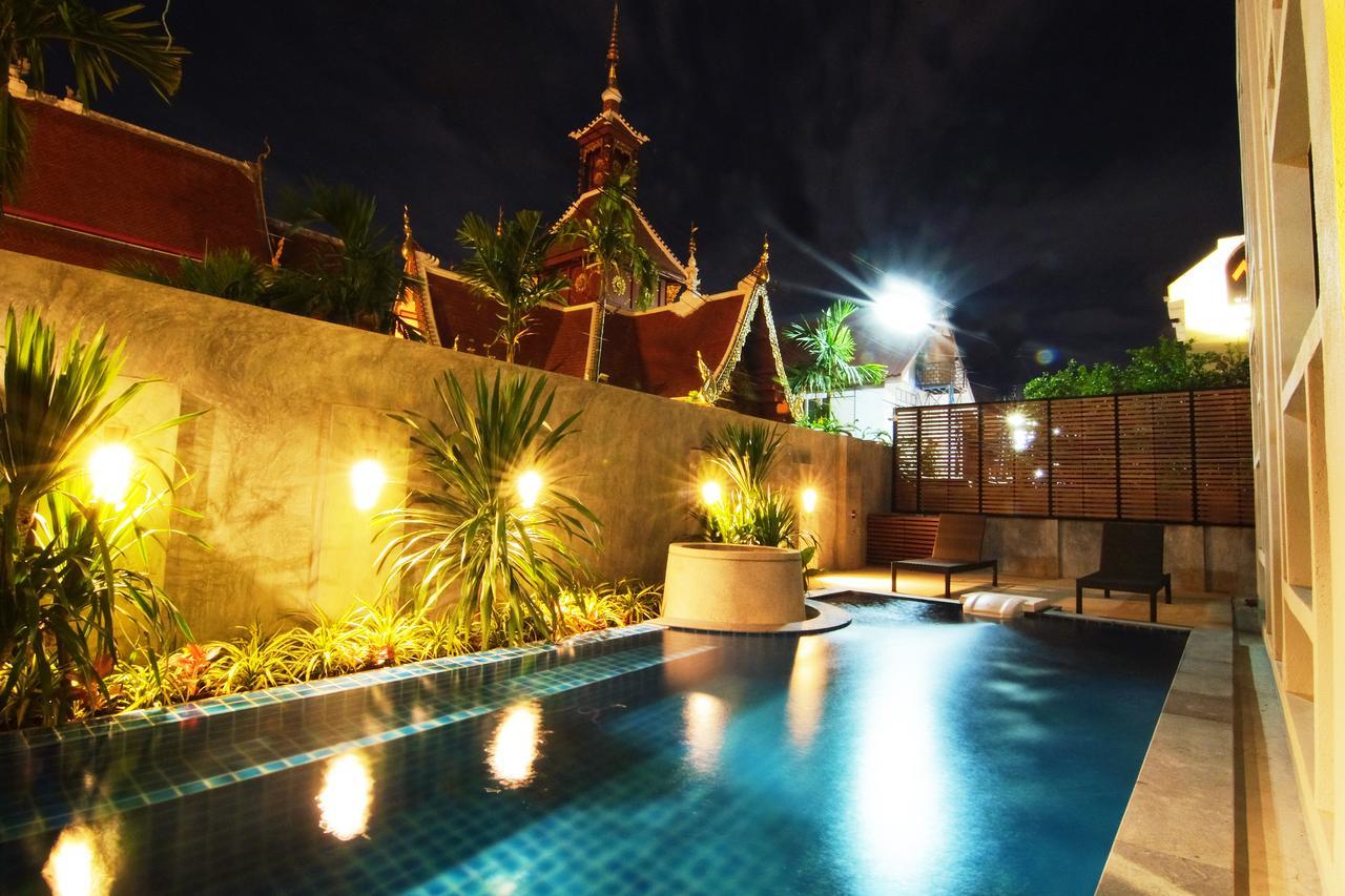 Tapae Gate Villa Chiang Mai Bagian luar foto