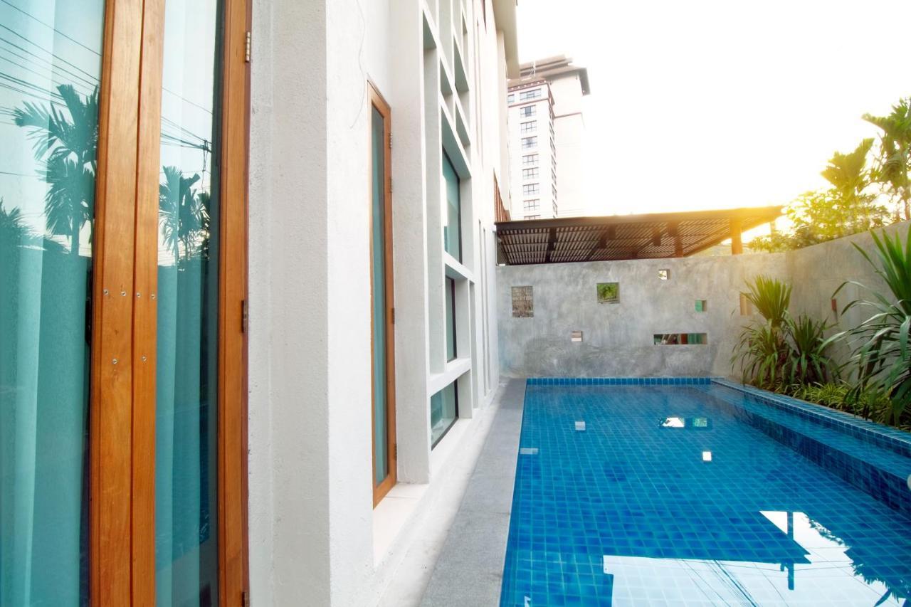 Tapae Gate Villa Chiang Mai Bagian luar foto