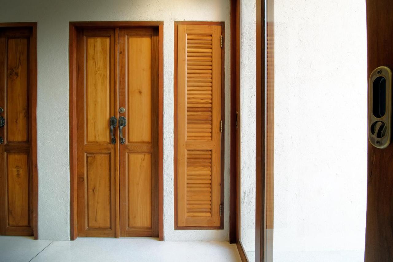 Tapae Gate Villa Chiang Mai Bagian luar foto
