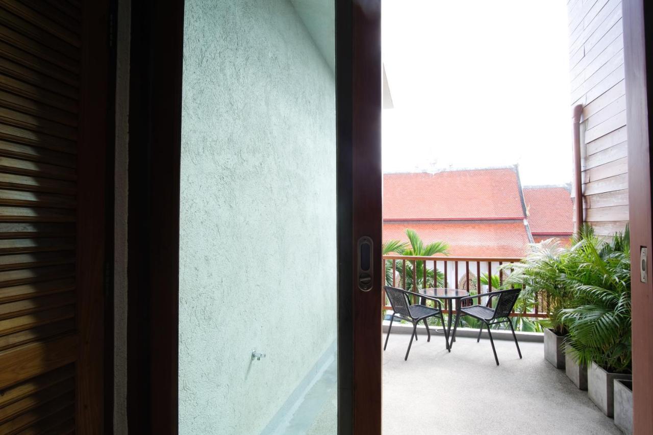 Tapae Gate Villa Chiang Mai Bagian luar foto